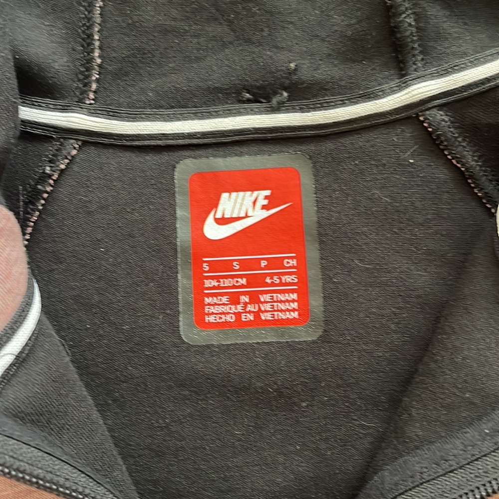 Nike Tech - Picture 2 of 2